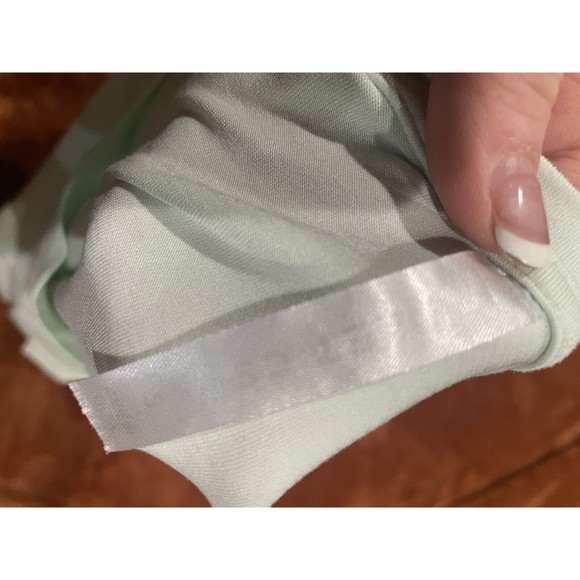 Fabletics Light Green Crop Top - Picture 3 of 3